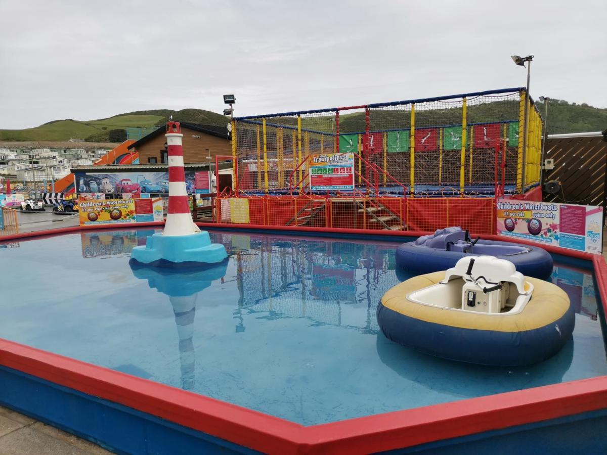 آبيريستويث Chalet 135 - Clarach Bay Holiday Village المظهر الخارجي الصورة
